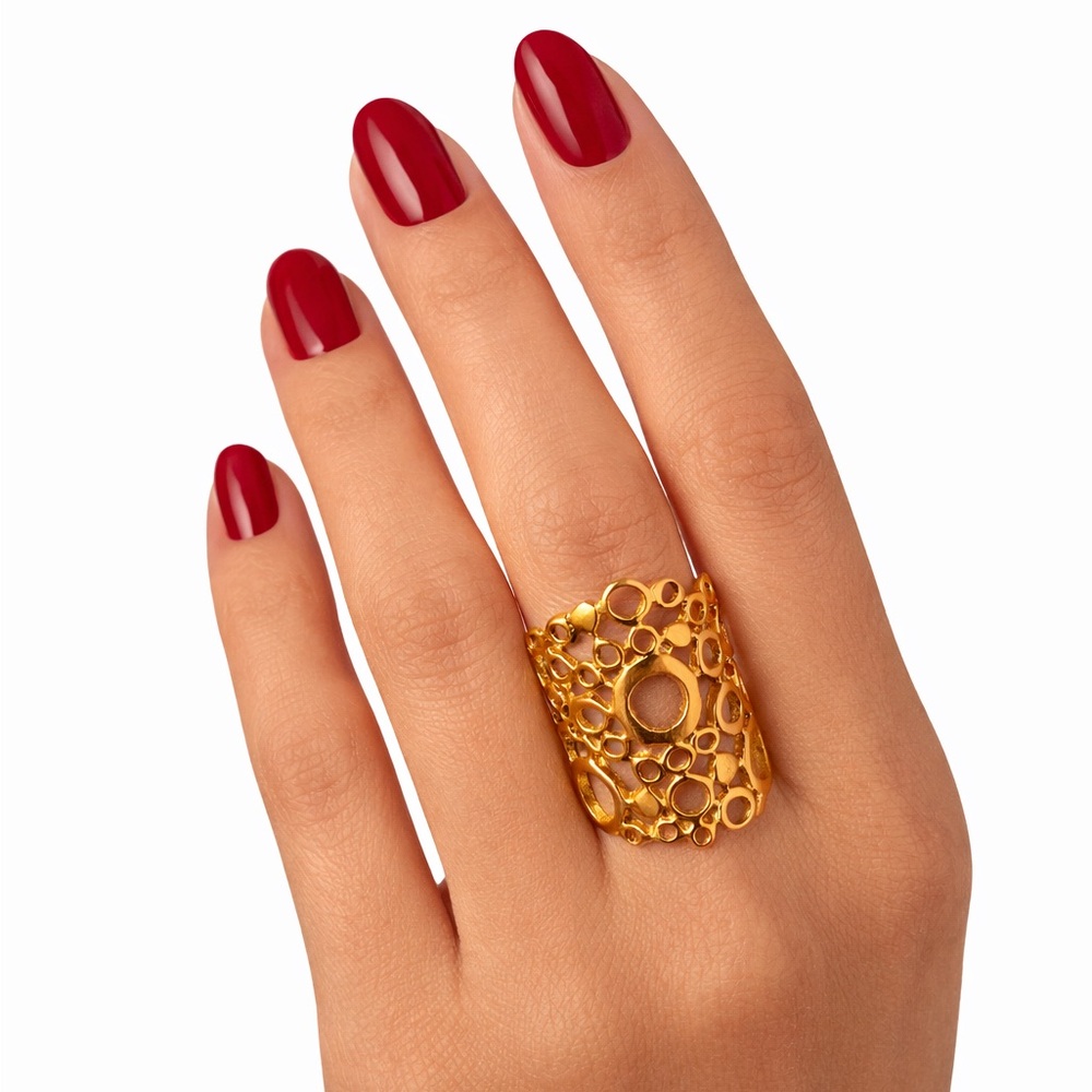💍 Bold Goldtone Fashion Ring – Intricate Cutout Design – Size 9